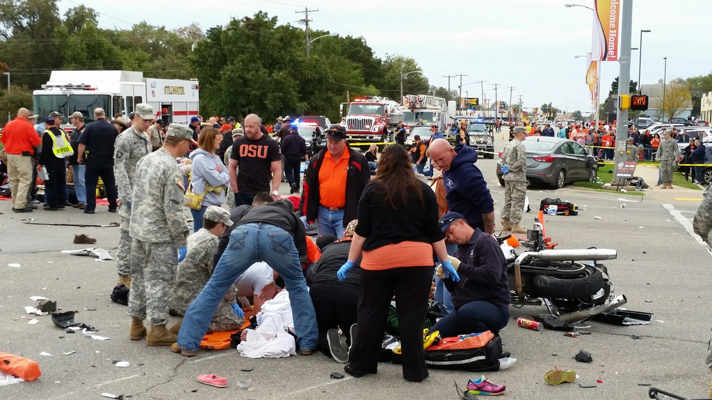 En Oklahoma, une voiture folle a créé la terreur, tuant 3 personnes.