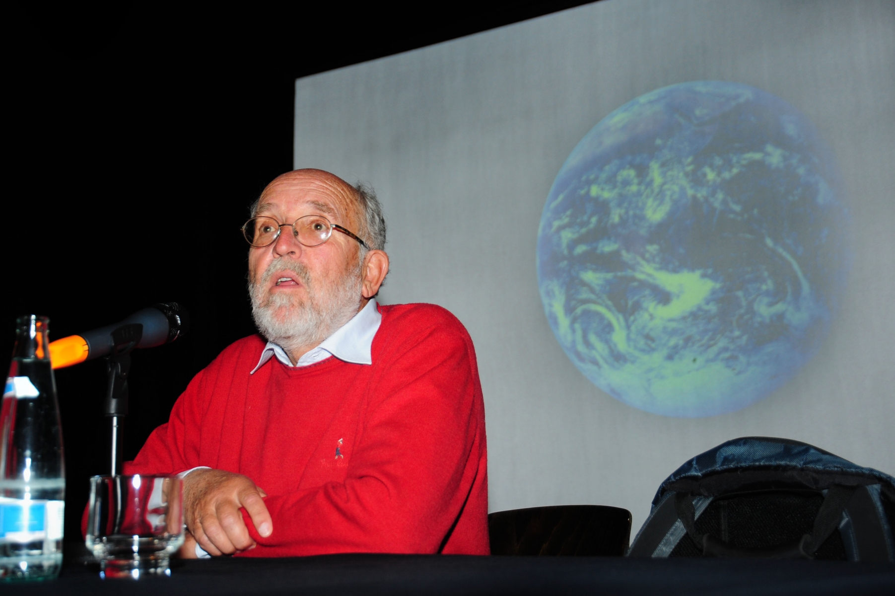 L'astrophysicien Michel Mayor est à l'origine de la découverte, avec son collègue Didier Queloz.