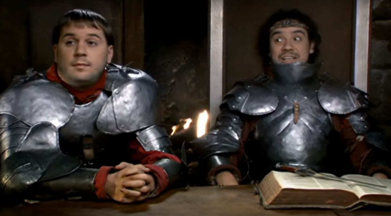 Alexandre Astier (à droite), alias le roi Arthur, planche sur une version cinéma de "Kaamelott".