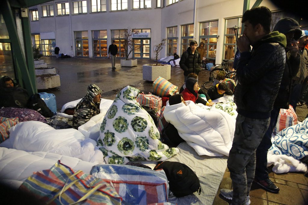 A Malmö, les demandeurs d'asile ont dormi dehors, faute de pouvoir être accueillis dans des abris "durs".