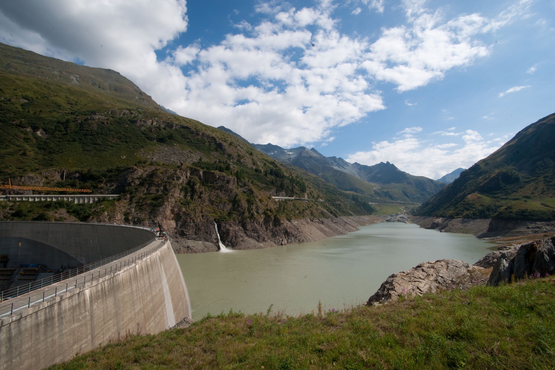 Le barrage des Toules dans le Val d'Entremont.