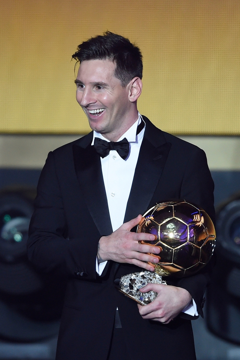 Argentina's Lionel Messi poses with his trophy after winning the FIFA Men's soccer player of the year 2015 prize during the FIFA Ballon d'Or awarding ceremony at the Kongresshaus in Zurich, Switzerland, Monday, January 11, 2016. (KEYSTONE/Valeriano Di Domenico) FUSSBALL FIFA BALLON D'OR 2015