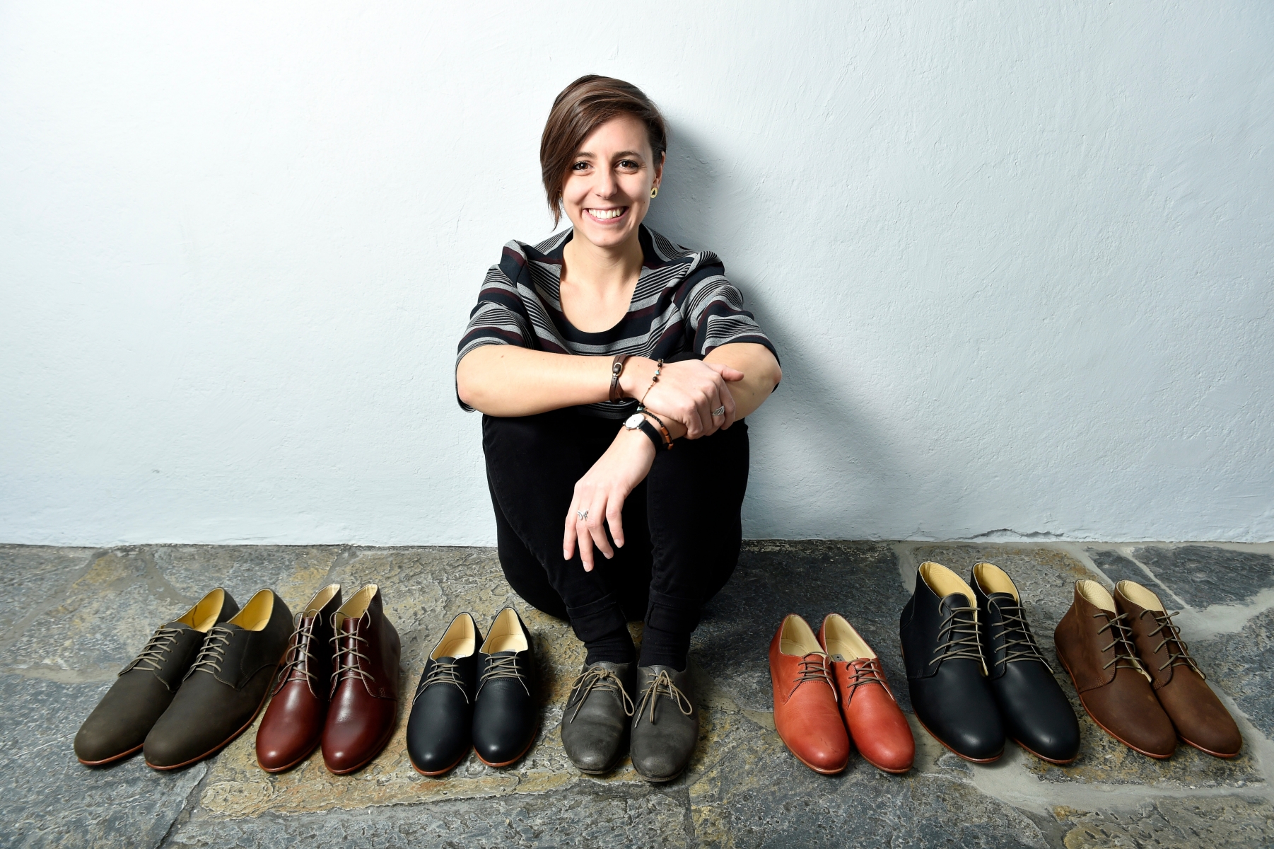 Sion - 13 janvier 2016 - Florence Maurer importe et vend des chaussures du Pérou issus d'une production artisanale et responsable. (Le Nouvelliste/ Héloïse MARET) . (Le Nouvelliste/ Héloïse MARET) FLORENCE MAURER 3