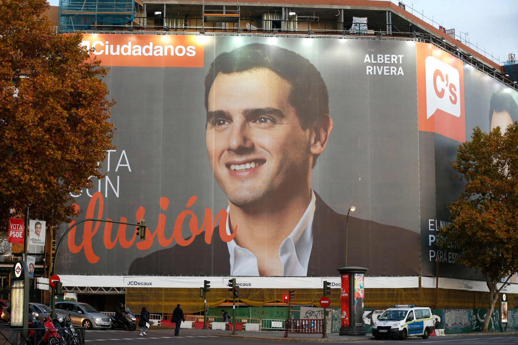 epa05070322 View of the electoral poster of presidenttial candidate Albert Rivera of Ciudadanos party at Atocha station in Madrid, Spain on 15 December 2015. Spain wil hold general elections upcoming 20 December 2015.  EPA/KIKO HUESCA SPAIN GENERAL ELECTIONS