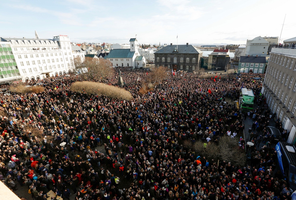 Des milliers d'Islandais étaient dans la rue lundi en fin de journée, pour protester contre le gouvernement.