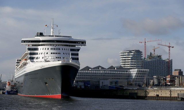 epa03943786 The cruise ship 'Queen Mary 2' lies at anchor at the cruise terminal in Hamburg, Germany, 10 November 2013. The liner is 345 meters long, weighs approximately 150,000 tons and can accomodate over 3,000 people. EPA/AXEL HEIMKEN