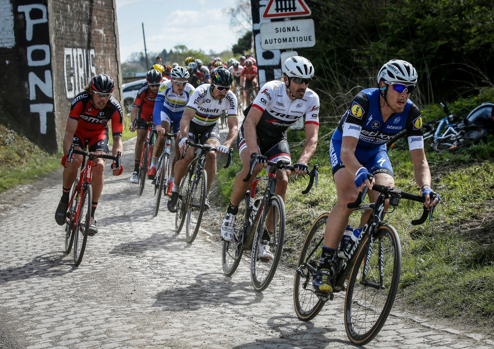 epa05252716 Trek-Segafredo team ride Fabian Cancellara of Switzerland (2-R) and Tinkoff rider Peter Sagan of Slovakia   (3-R) cycle with the pack through a cobblestone section during the 114th Paris Roubaix cycling race, France, 10 April 2016.  EPA/ETIENNE LAURENT FRANCE CYCLING PARIS-ROUBAIX 2016