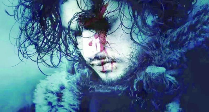 La première image de la saison 6 dévoilée par HBO il y a quelques semaines était celle d’un Jon Snow ensanglanté mais debout. De quoi alimenter les théories les plus dingues. 