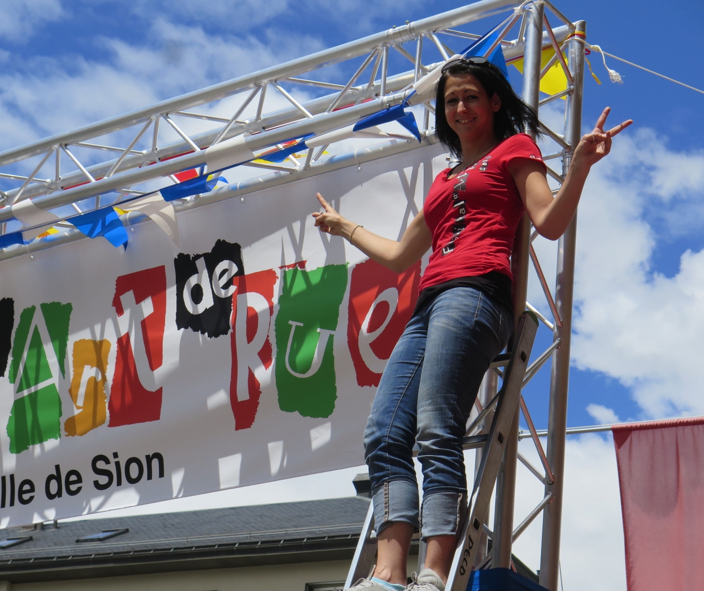 Yasmine Biselx, bénévole pour le 18e Festival d'Art de Rue