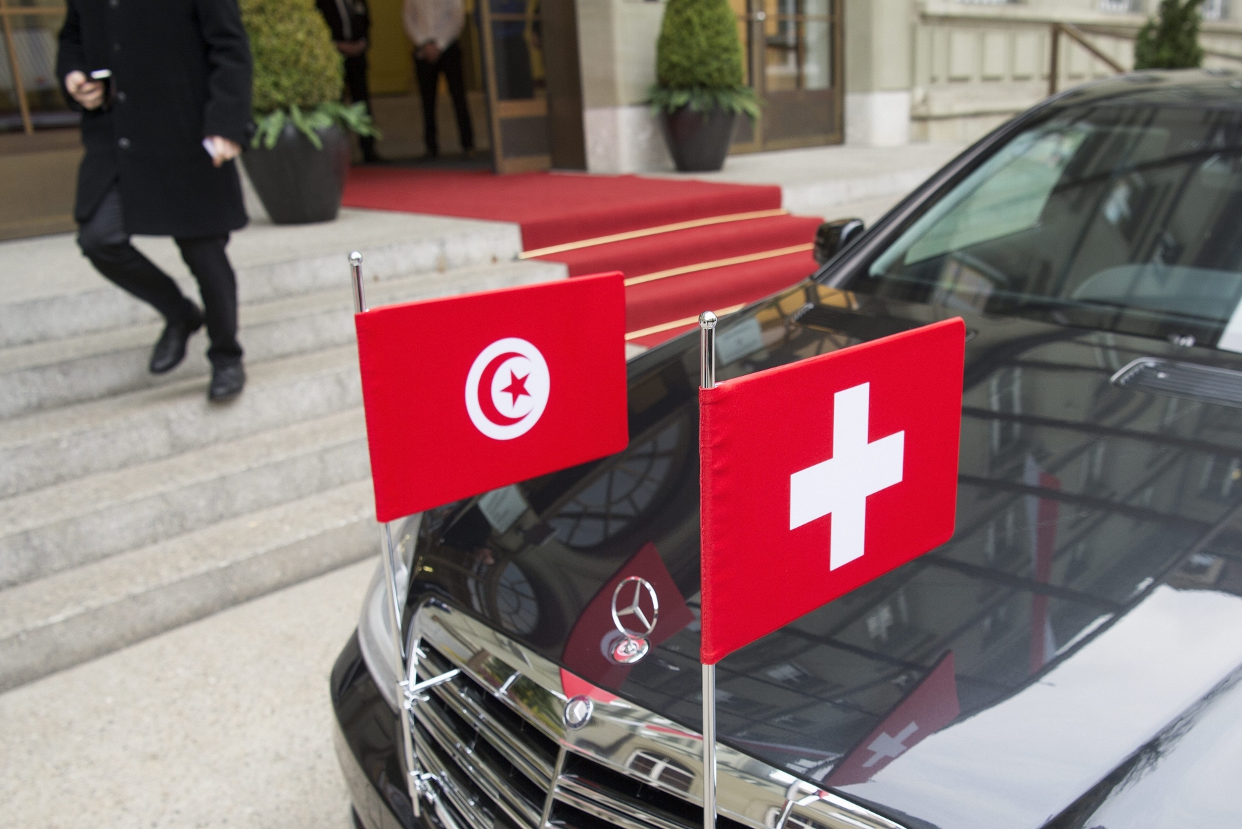 The Swiss and Tunisian flags outside the "Bernerhof Salon oval" in Bern, Switzerland, Thursday, February 18, 2016. Tunisiaís President Essebsi is on a two day state visit to Switzerland. (KEYSTONE/Lukas Lehmann)
 SWITZERLAND TUNISIA STATE VISIT
