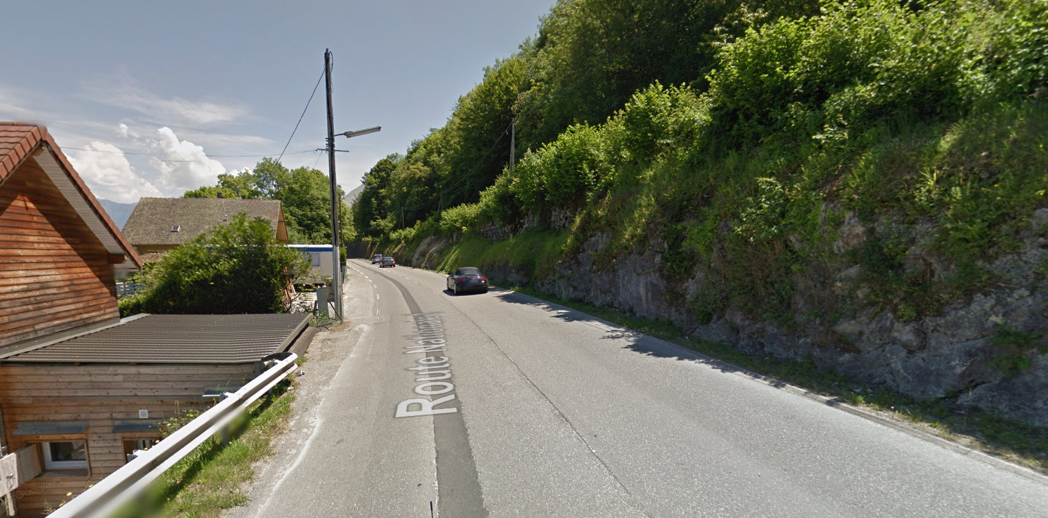 L'accident s'est produit à la sortie du hameau de Bret, sur la commune de Saint-Gingolph (F).