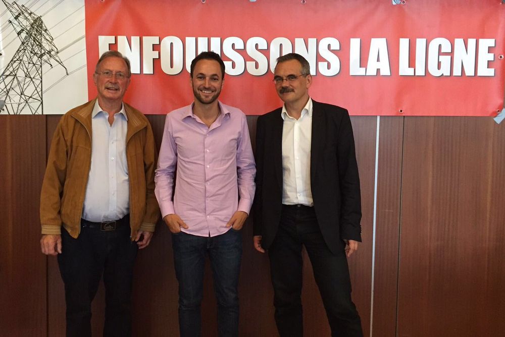 Mathias Reynard (au centre) succède à Jean-François Steiert (à droite) à la tête de l'association fondée par Gérard Gillioz.