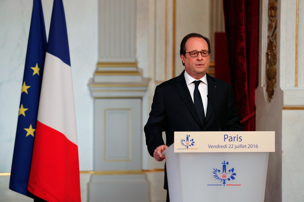 François Hollande exclut l'envoi de soldats français sur le sol syrien et irakien.