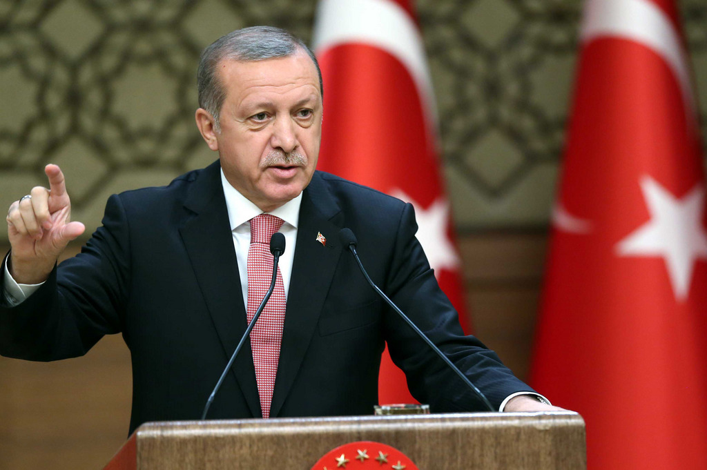 Le président turc s'en prend désormais à la justice italienne. Plus généralement, il accuse l'Occident de soutenir le PKK et les putschistes.