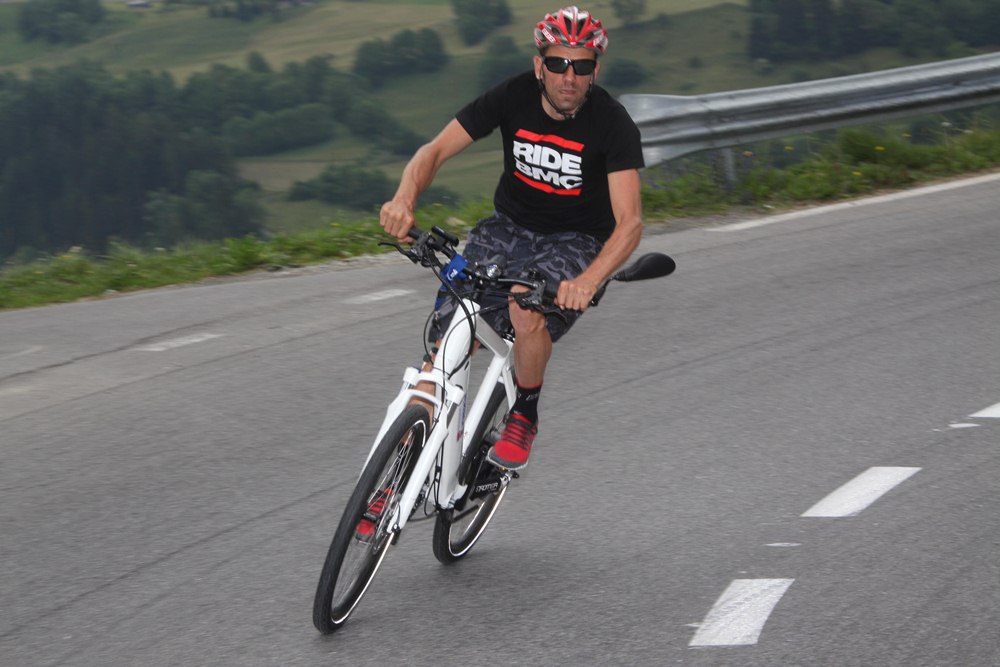 Alex Moos a battu le record d'Alberto Contador de quelque trois minutes avec son vélo électrique.