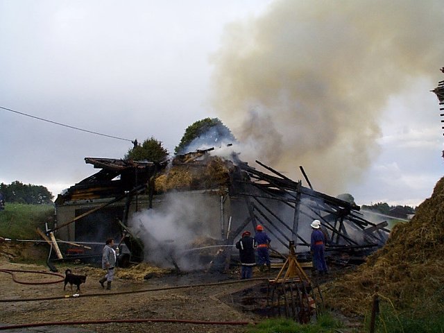 A l'instar de cette ferme jurassienne, la foudre provoque 7000 incendies par année.