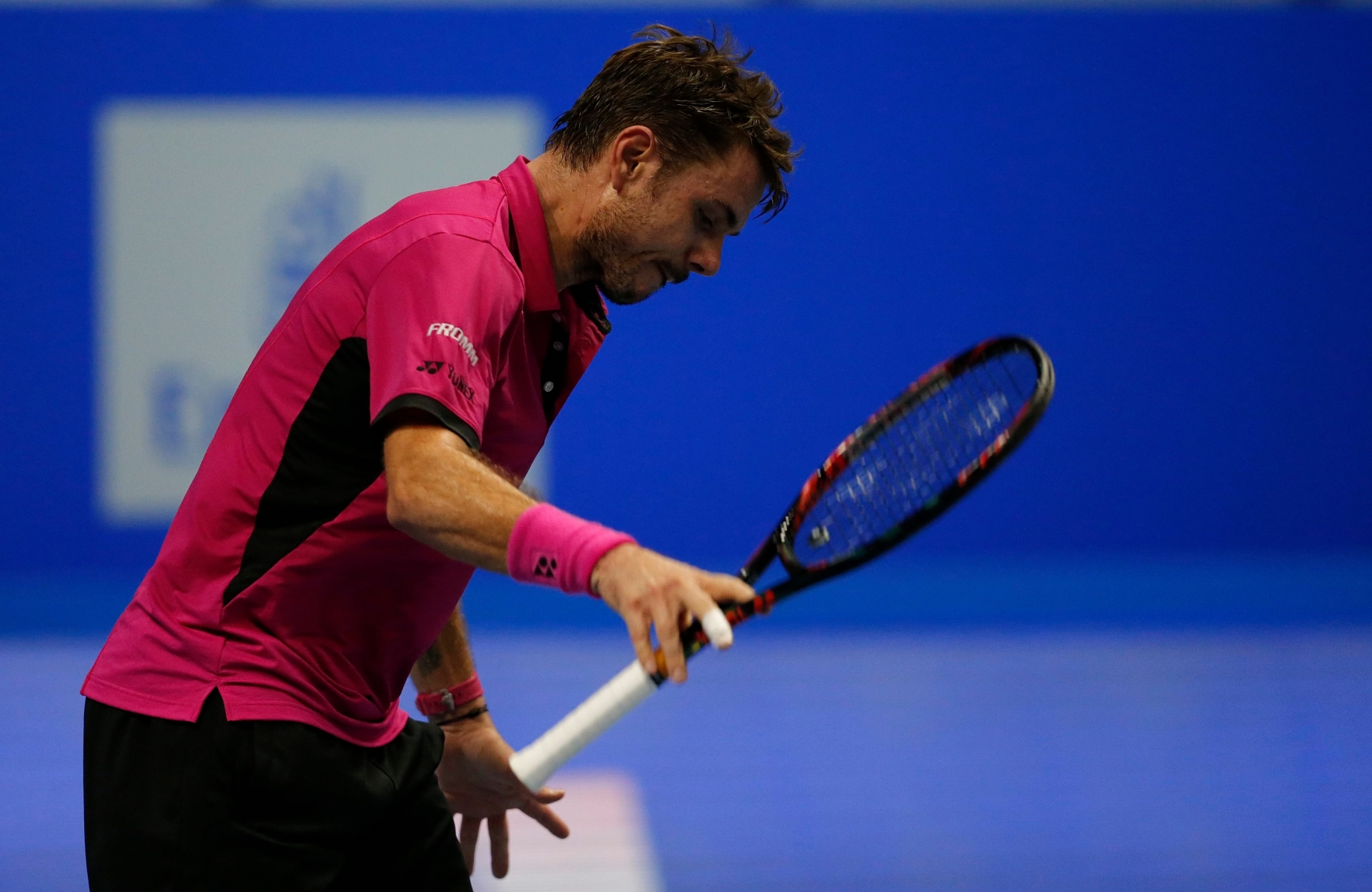 epa05554459 Stan Wawrinka of Switzerland in action against Roberto Bautista Agut of Spain during their semi-final match at the St. Petersburg Open ATP tennis tournament in St.Petersburg, Russia, 24 September 2016.  EPA/ANATOLY MALTSEV RUSSIA TENNIS SPB OPEN