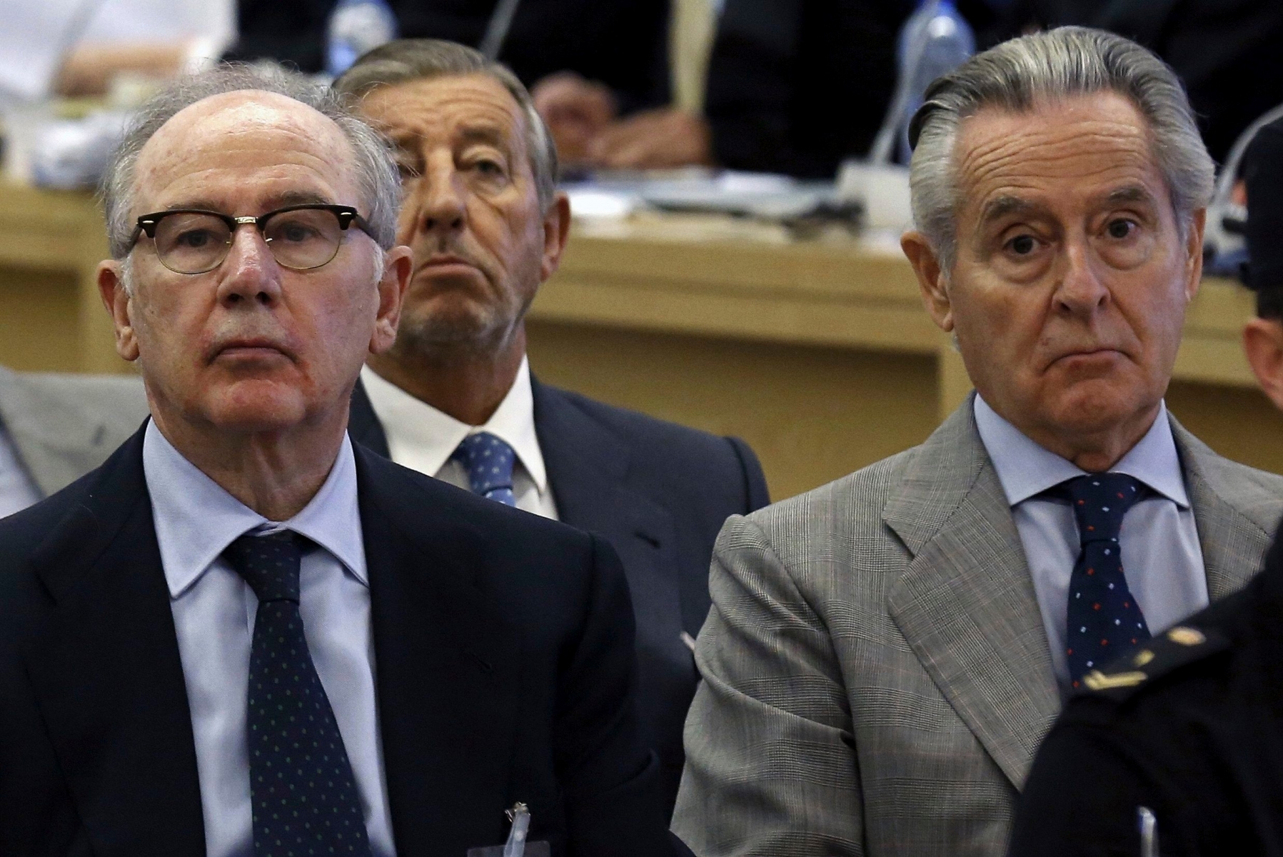 Former Spanish Finance Minister and International Monetary Fund chief Rodrigo Rato, left, sits in court alongside the former president of the Caja Madrid bank, Miguel Blesa at the National Court in Madrid, Monday, Sept. 26, 2016. Rodrigo Rato, and 65 officials at Bankia SA and its founding savings bank Caja Madrid, face trial for alleged misuse of corporate credit cards issued by Spain's Bankia group and its predecessor savings bank, Caja Madrid between 2003 and 2012. (Sergio Barrenechea, Pool Photo via AP) Spain Ex IMF Chief