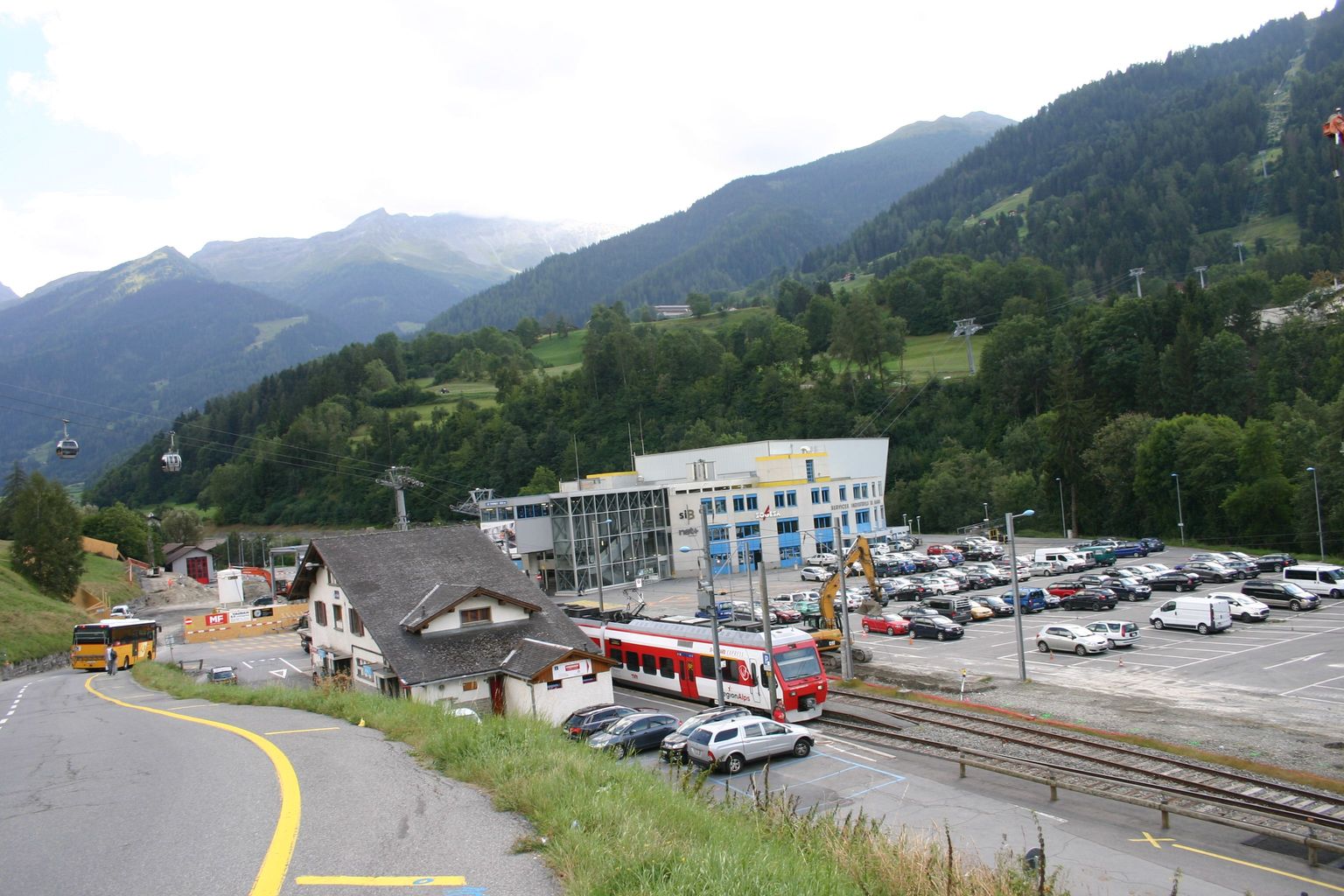 L'entrée du site de Curala - qui couvre une zone d'intérêt public de 7,5 hectares, avec la gare TMR qui sera en partie enfouie et le départ des télécabines conduisant vers Verbier et les hauts de Bruson. Le nouvelliste