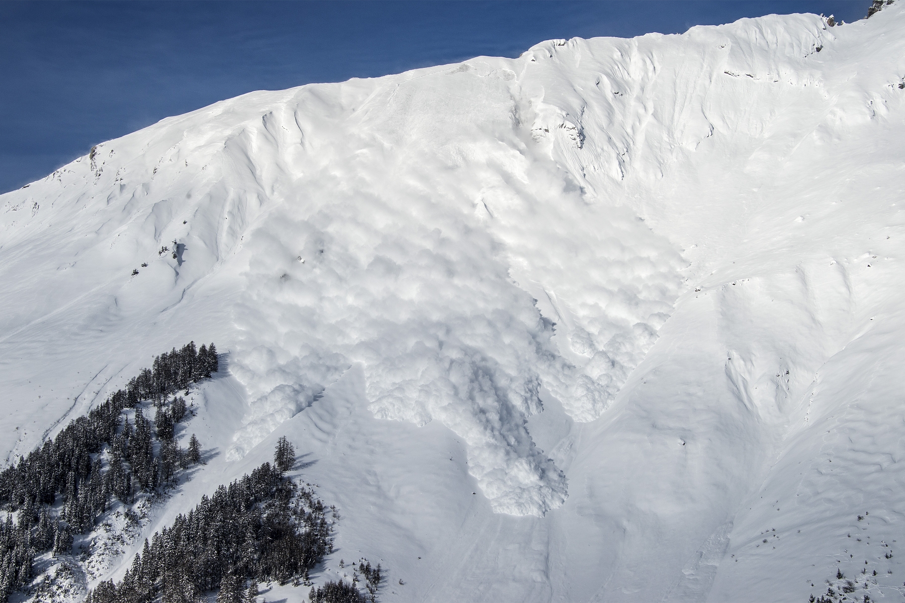 La nouvelle convention coïncide avec les 20 ans du projet de recherche sur la dynamique des avalanches dans la Vallée de la Sionne. 