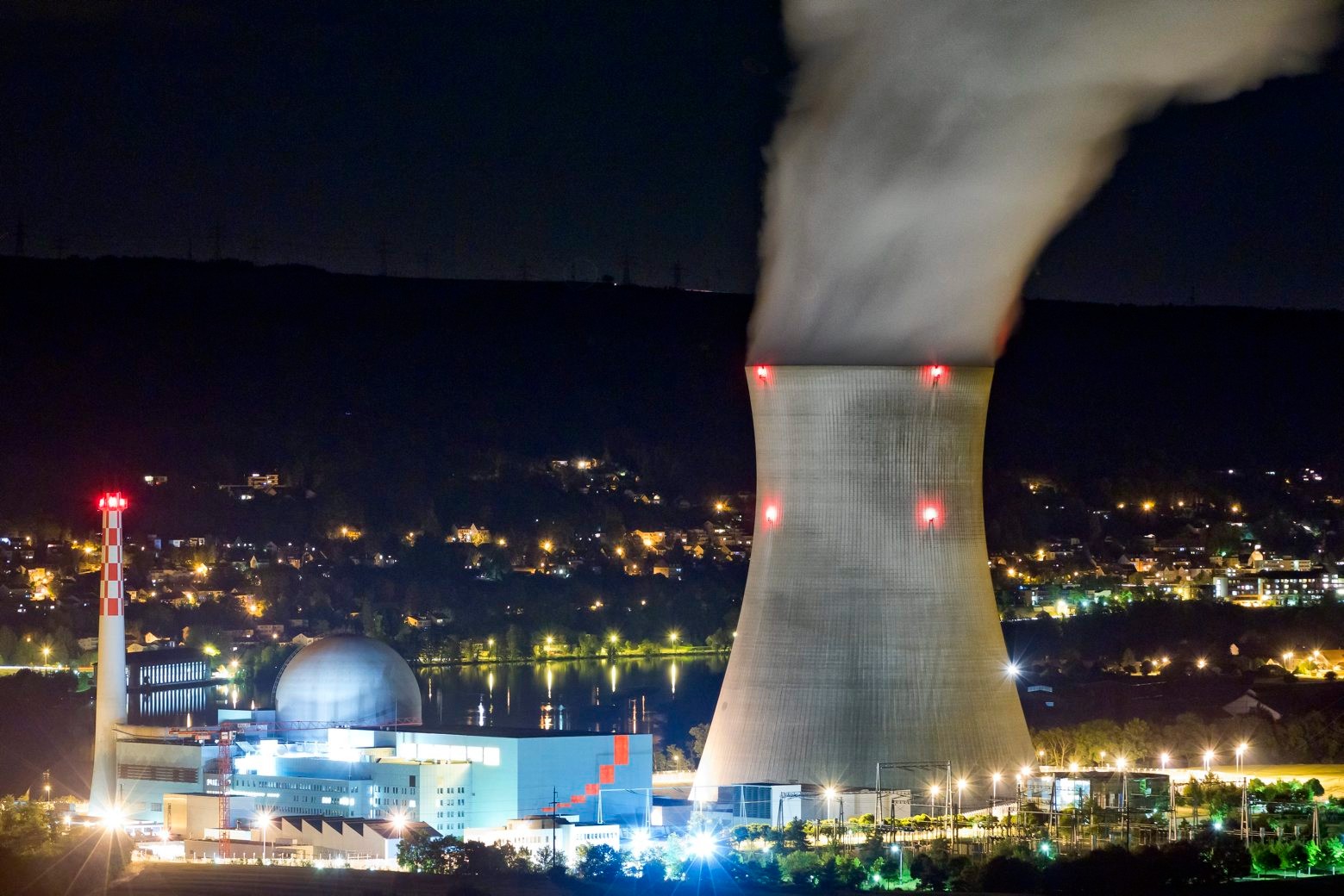 ZUM WAHLKAMPF DER EIDGENOESSISCHEN WAHLEN VOM 18. OKTOBER 2015 STELLEN WIR IHNEN ZUM SCHWERPUNKTTHEMA "ENERGIE" FOLGENDES BILDMATERIAL ZUR VERFUEGUNG - WEITERE BILDER FINDEN SIE AUF UNSERER WEBSEITE "PARLAMENTSWAHLEN 2015" - The nuclear power plant Leibstadt in the canton of Aargau, Switzerland, pictured on May 28, 2011. (KEYSTONE/Alessandro Della Bella)



Das Atomkraftwerk Leibstadt, aufgenommen am Samstag, 28. Mai 2011. (KEYSTONE/Alessandro Della Bella) SCHWEIZ WAHLEN 2015 THEMA ENERGIE