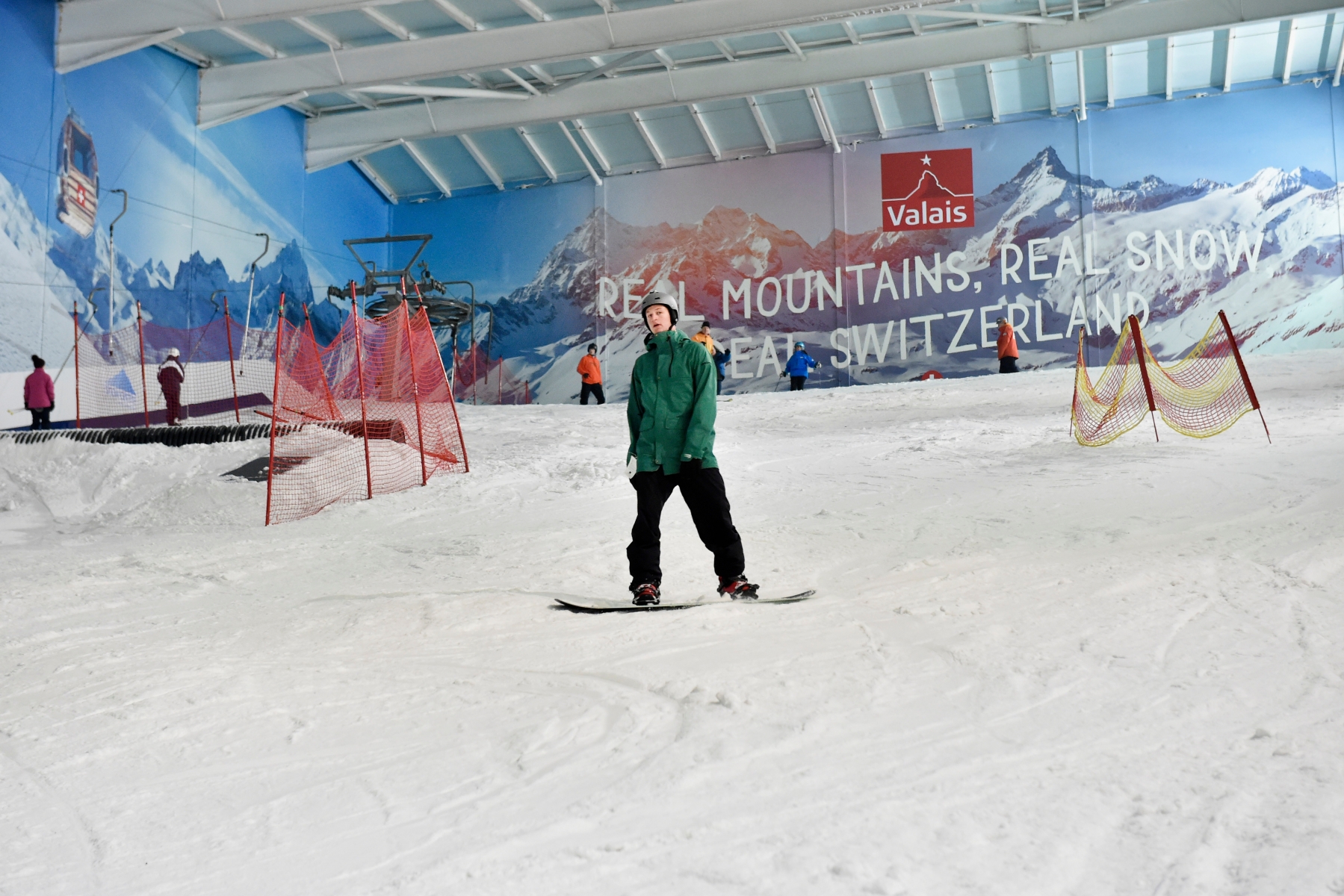 Hemel Hempstead - 7 octobre 2016 - Inauguration du Snow Center au nord de Londres. Une halle de ski indoor tenue par Valais Wallis Promotion en collaboration avec Suisse Tourisme pendant 3 ans, pour séduire la clientËle britannique. Ici, la piste de 160 mËtres. (Le Nouvelliste/ HéloÔse MARET)