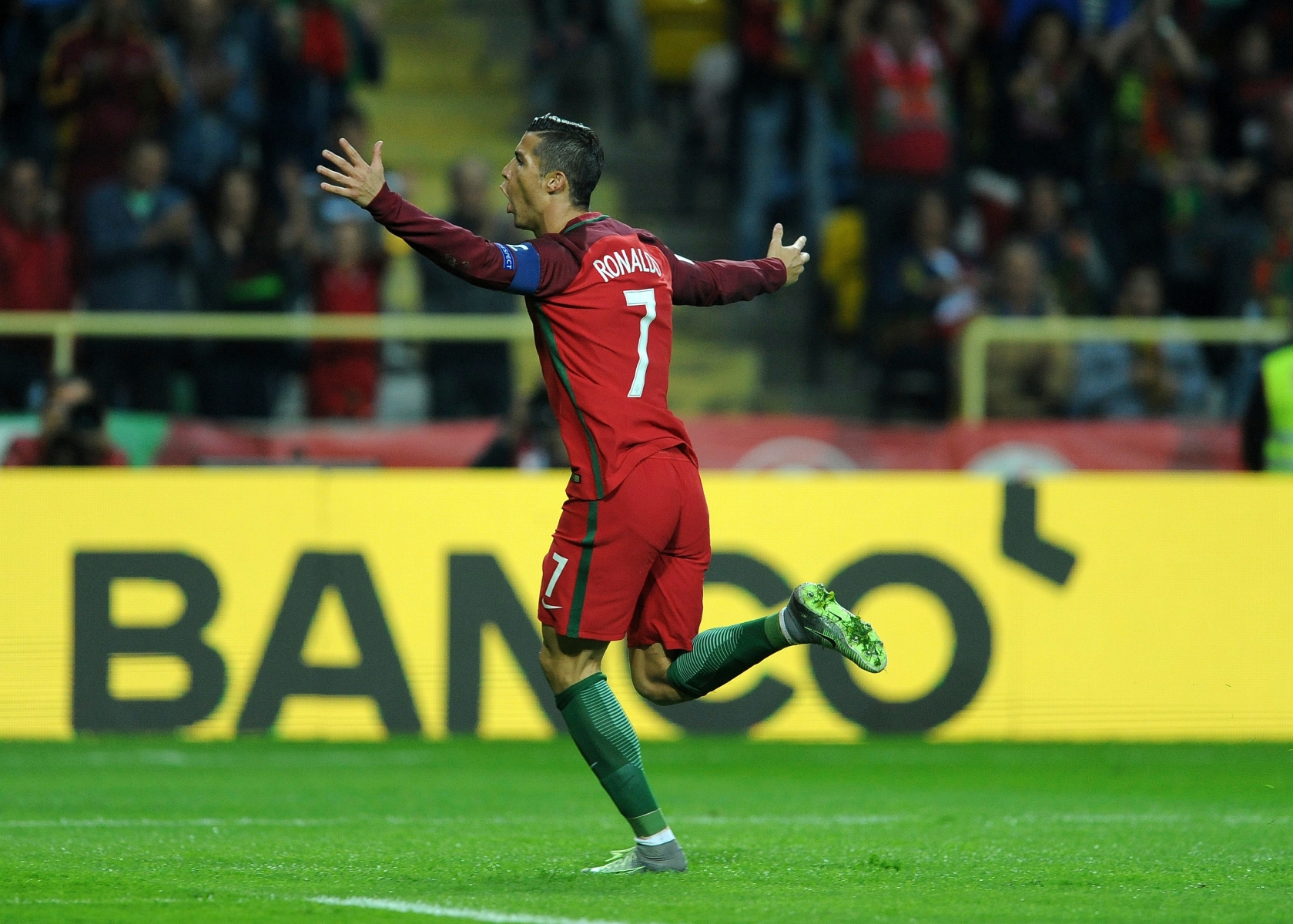 Portugal's Cristiano Ronaldo celebrates after scoring his team second goal against Andorra during their World Cup Group B qualifying match at the Municipal Stadium in Aveiro, Portugal on Friday Oct. 7, 2016. (AP Photo/Paulo Duarte) Soccer WCup 2018 Portugal Andorra