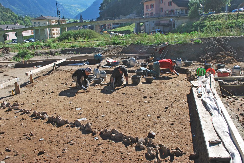 Fouille des niveaux d'occupation du Premier âge du Fer (750-450 av. J.-C.) en 2014 sur le site du Crettaz-Polet.