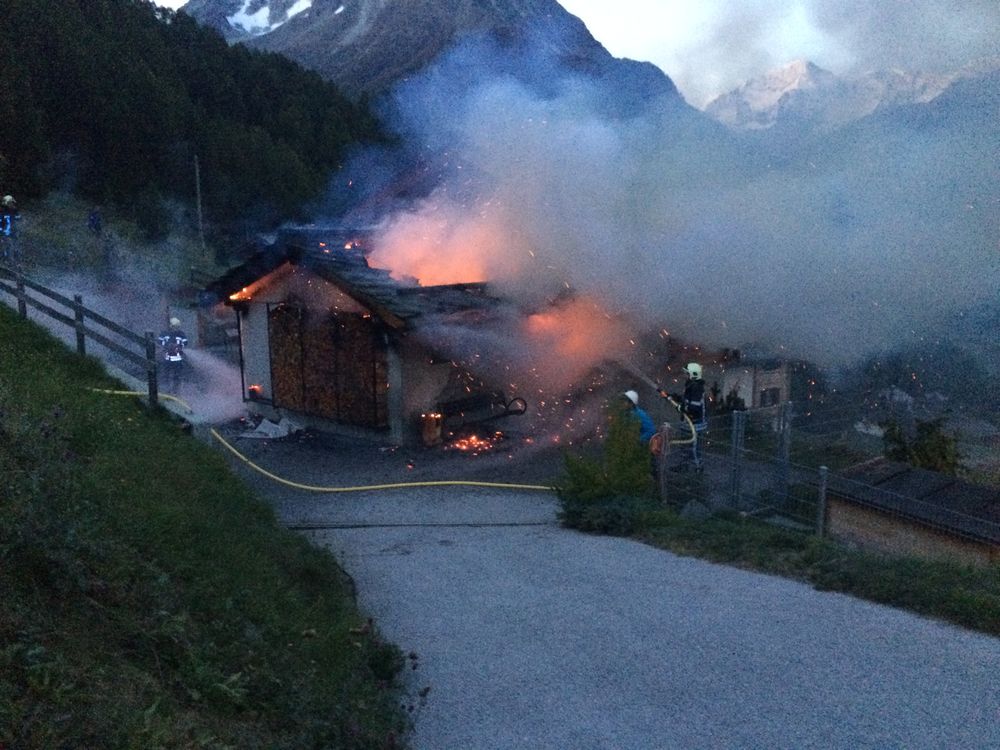 L'incendie a été rapidement circonscrit par quinze pompiers d'Evolène. 