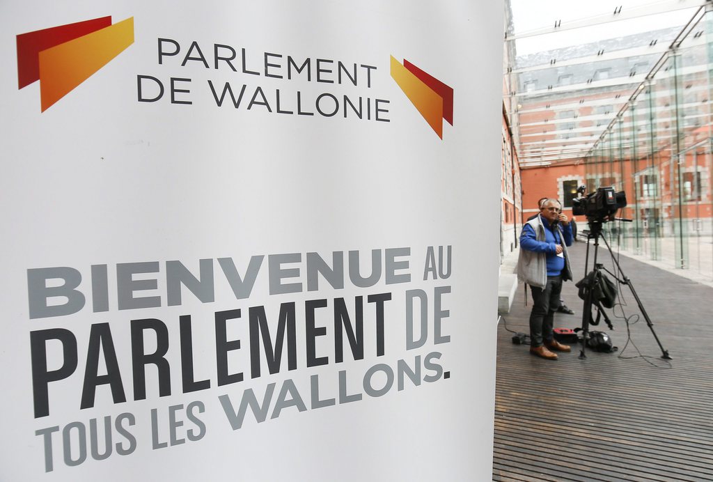 La Wallonie bloque la signature du traité de libre-échange avec le Canada, malgré la pression exercée sur elle.
