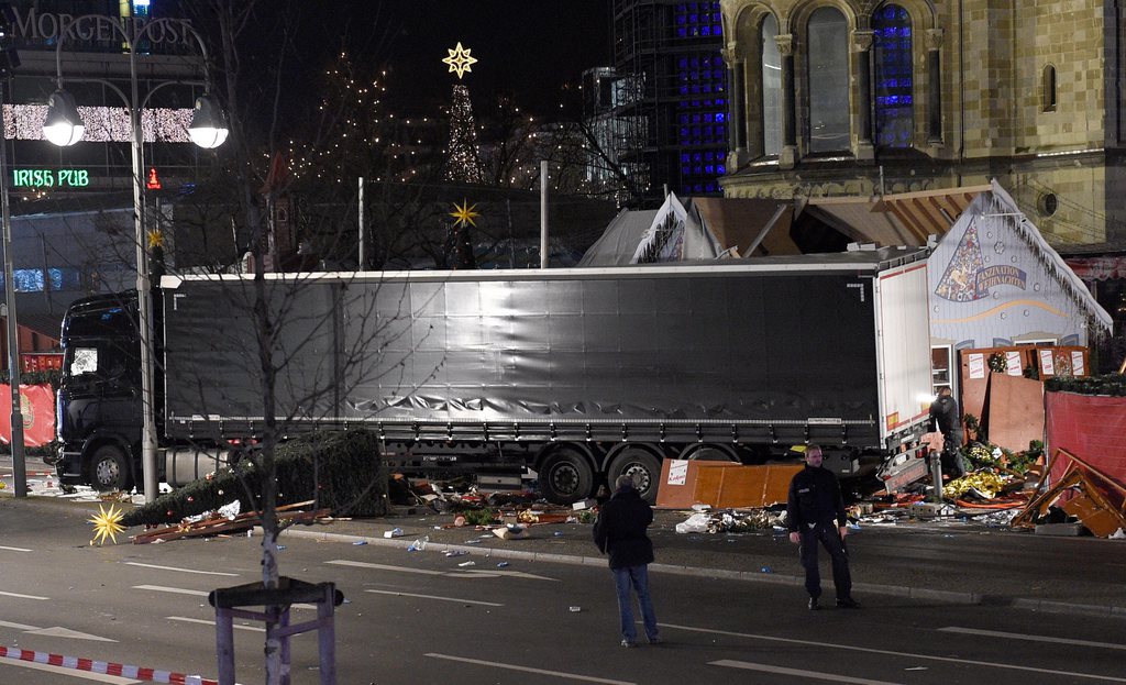 Le camion a foncé dans la foule sur le marché de Noël.