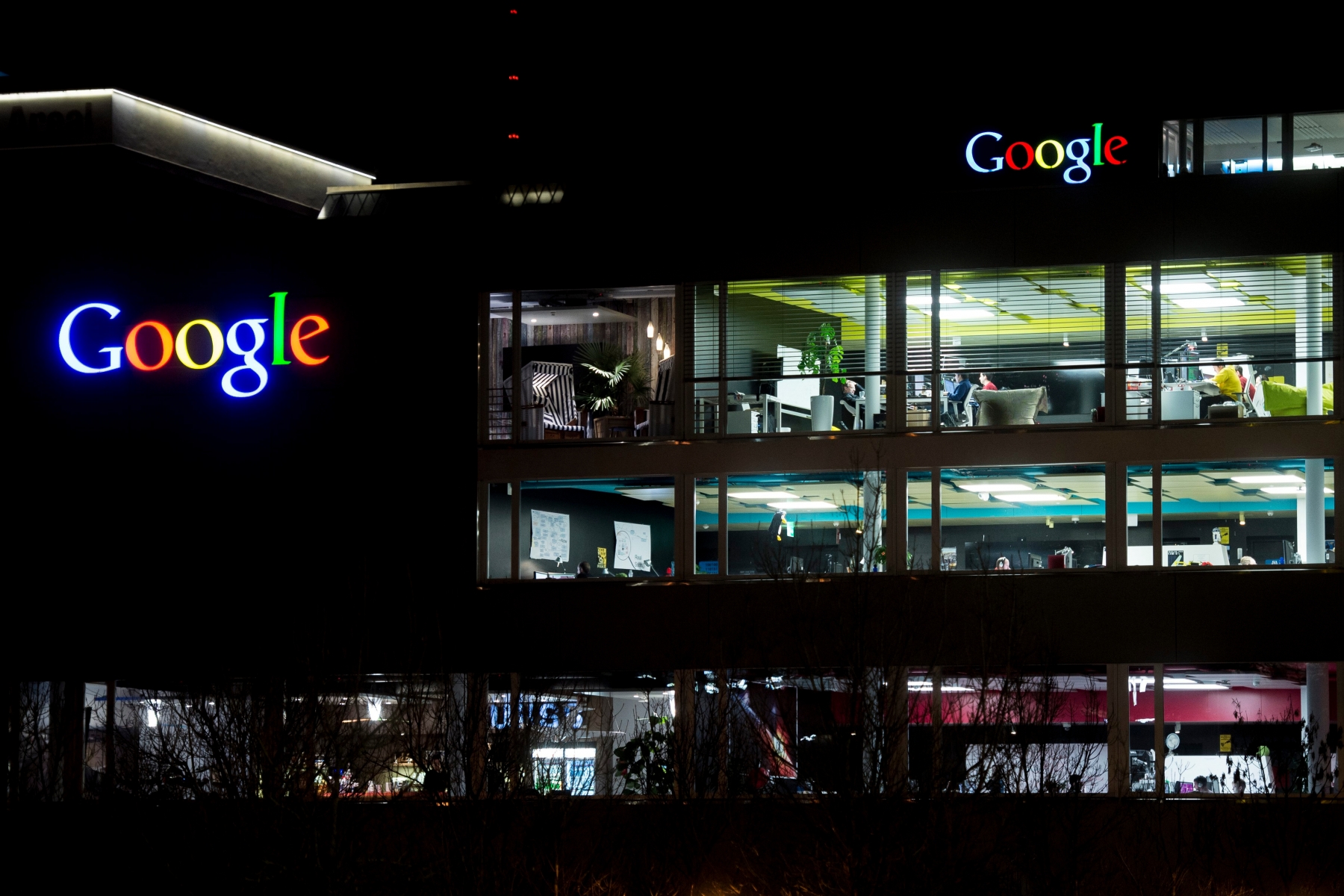 Blick auf das Google Gebaeude und Logo des US-amerikanischen Unternehmens Google Inc., aufgenommen am Montag, 15. Dezember 2014 in Zuerich. (KEYSTONE/Ennio Leanza) SCHWEIZ GOOGLE STANDORT ZUERICH