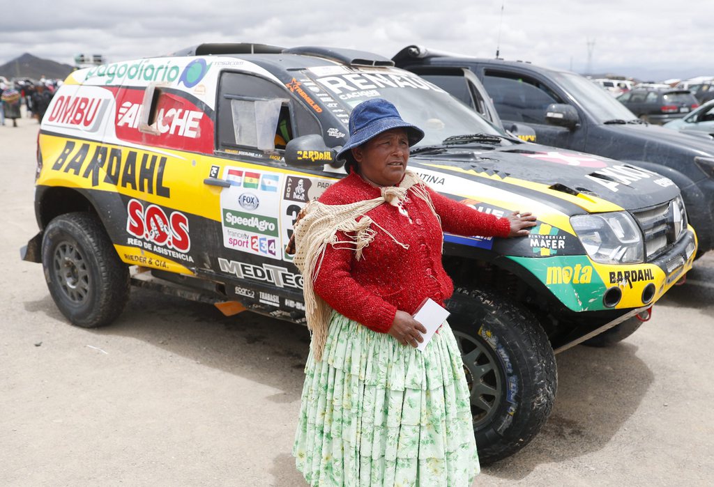 Le Rallye se déroule en Bolivie, rencontre avec la population locale. 