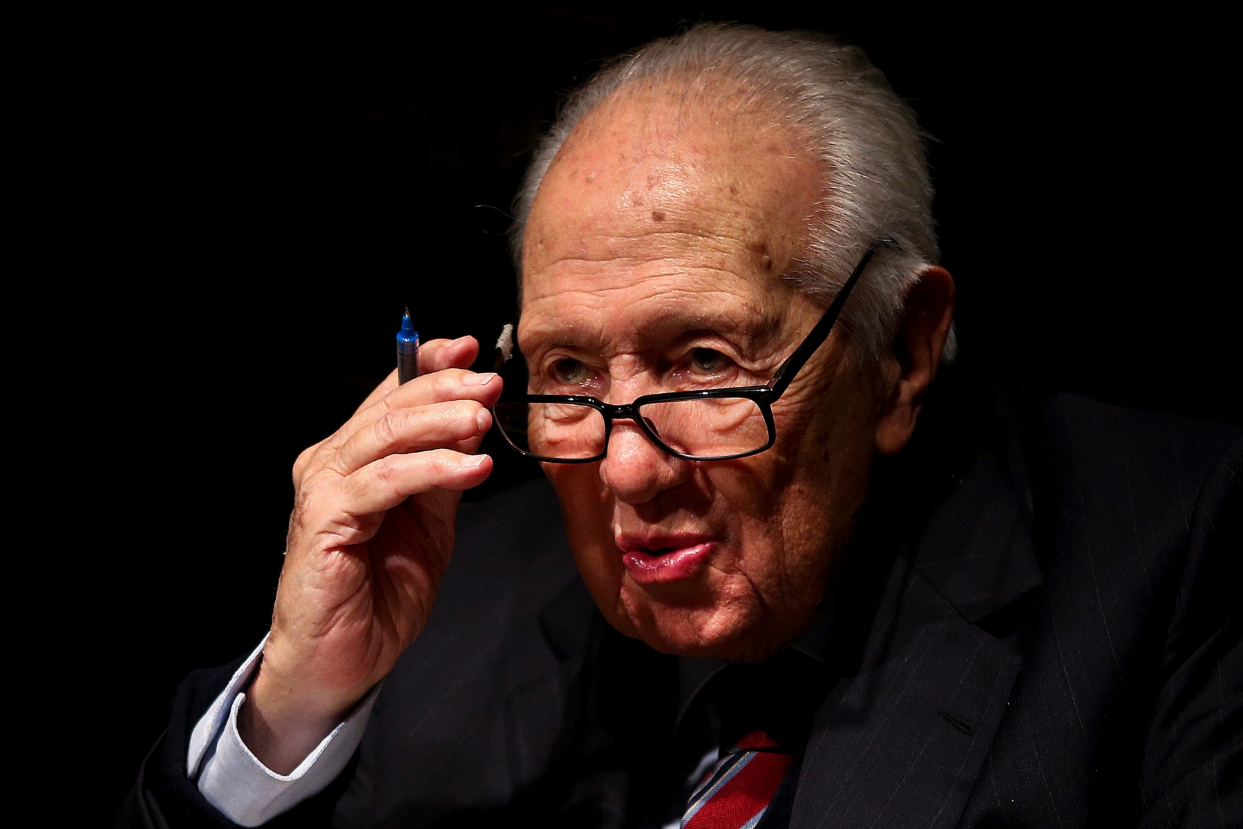 epa05703611 A file photo dated 15 January 2015 and made available 07 January 2017 of former Portuguese Socialist leader and former President, Mario Soares, during a book presentation in Lisbon, Portugal. It was reported that Mario Soares died in Lisbon at 92 years of age on 07 January 2017.  EPA/JOSE SENA GOULAO PORTUGAL MARIO SOARES