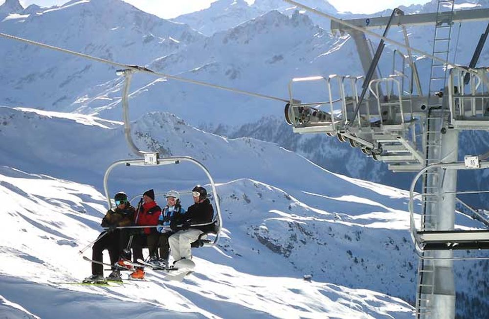 Les skieurs pourront enfin glisser sur les pistes de Télé Mont-Noble dès samedi. 