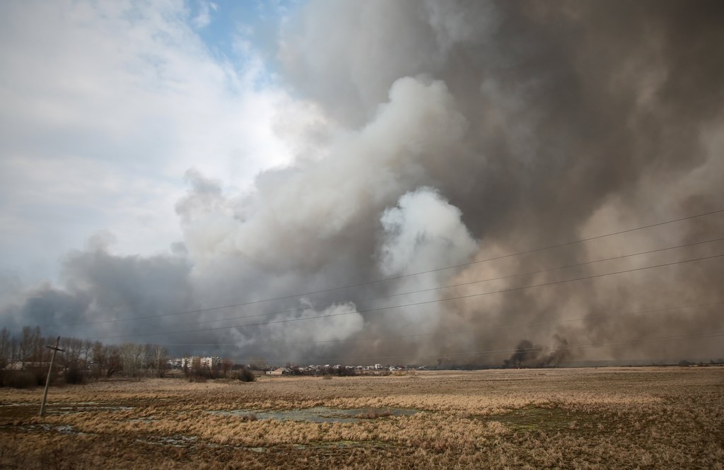 En Ukraine, l'incendie a fait un mort et l'espace aérien a dû être fermé. 