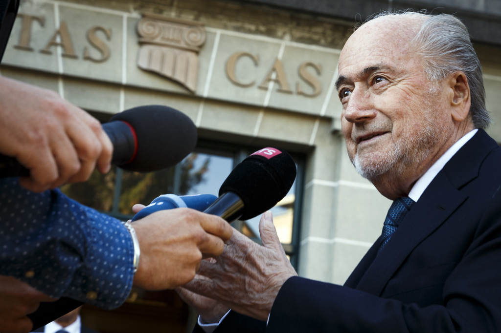 Sepp Blatter dit avoir des éléments susceptibles de le blanchir, ainsi que Michel Platini.