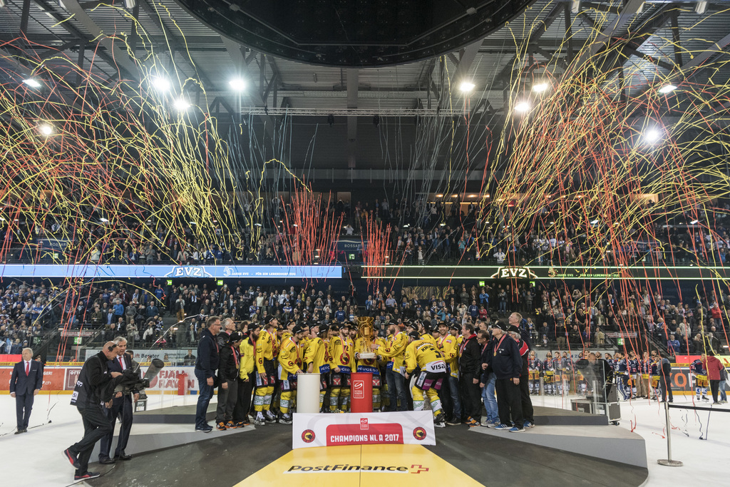Les Bernois ont remporté le titre de champion suisse en s'imposant 5-1 lors du 6e match de la finale de LNA.