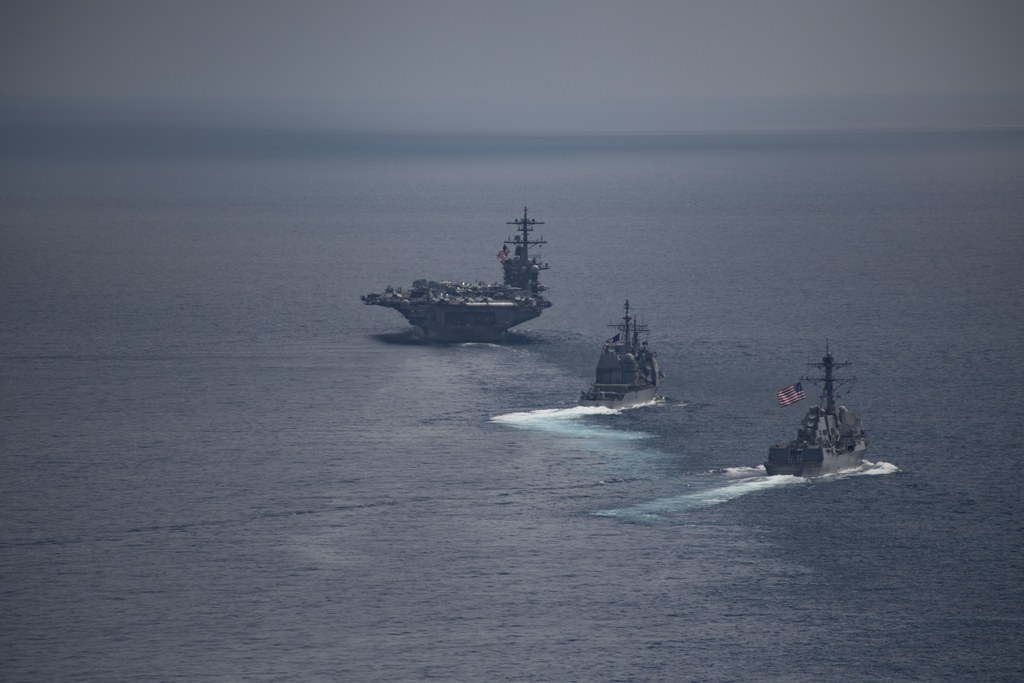 Le porte-avions et son escorte ont été déployés en mer du Japon par Donald Trump.