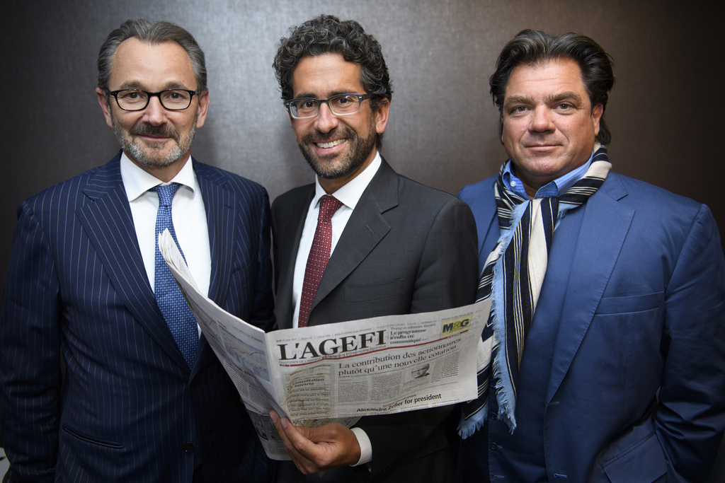 Fathi Derder, centre, avec le nouvel administrateur Antoine Hubert, et le président du conseil d'administration de l'Agefi Raymond Lorétan.