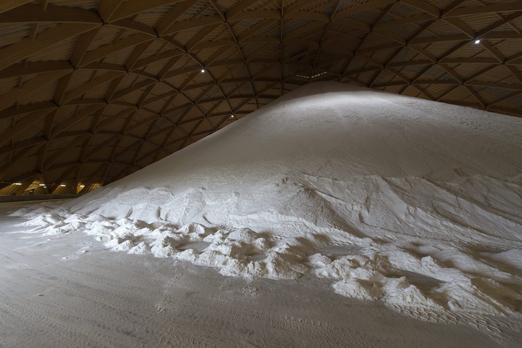  La société des Salines suisses emploie 200 personnes et produit 600'000 tonnes de sel par année.