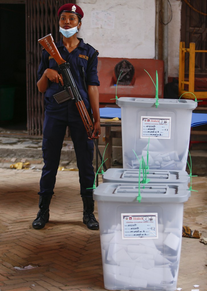 Le scrutin népalais s'est déroulé sous haute surveillance policière dimanche.