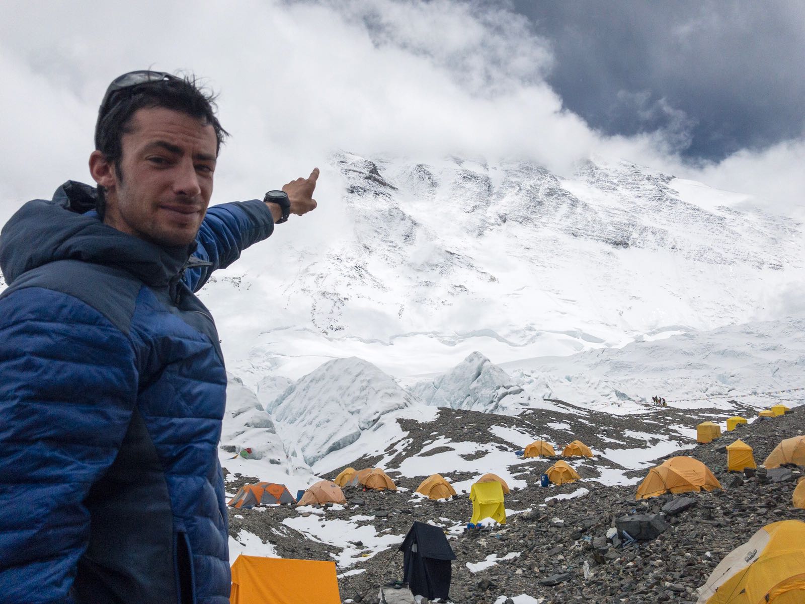 Kilian Jornet est monté au sommet de l'Everest deux fois en six jours, sans oxygène et à une vitesse élevée. Un exploit hors-norme.