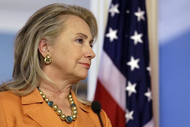 L'attaque à Benghazi qui a tué l'ambassadeur américain en Lybie était "terroriste" selon Hillary Clinton.