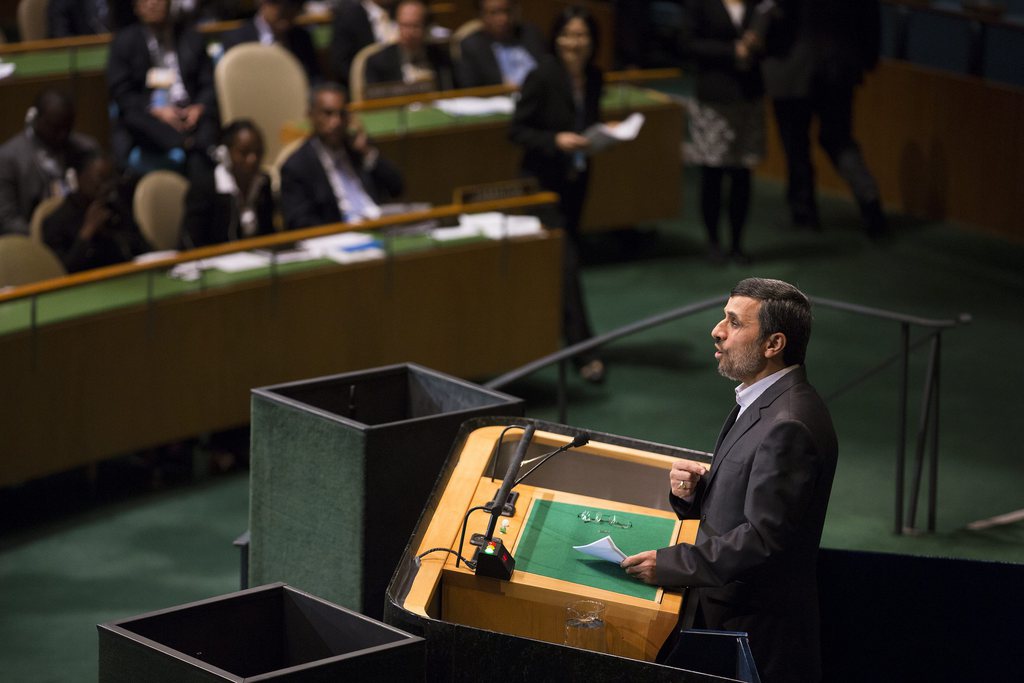 Le président iranien Mahmoud Ahmadinejad a dit que la défense de l'homosexualité est une affaire des capitalistes endurcis.