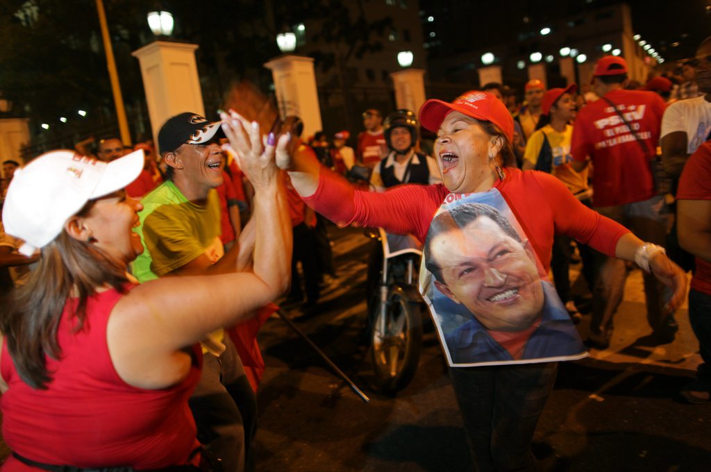 Hugo Chavez a eu 54,42% de fans lors des élections vénézuéliennes. Le président sortant a été réélu pour un troisième mandat de 6 ans à la tête du pays.