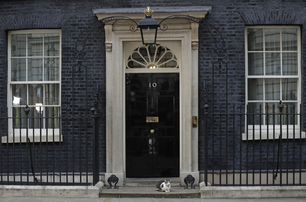 Downing Street a annoncé dimanche que des discussions étaient en cours avec le parti unioniste DUP pour parvenir à un accord final de gouvernement. 