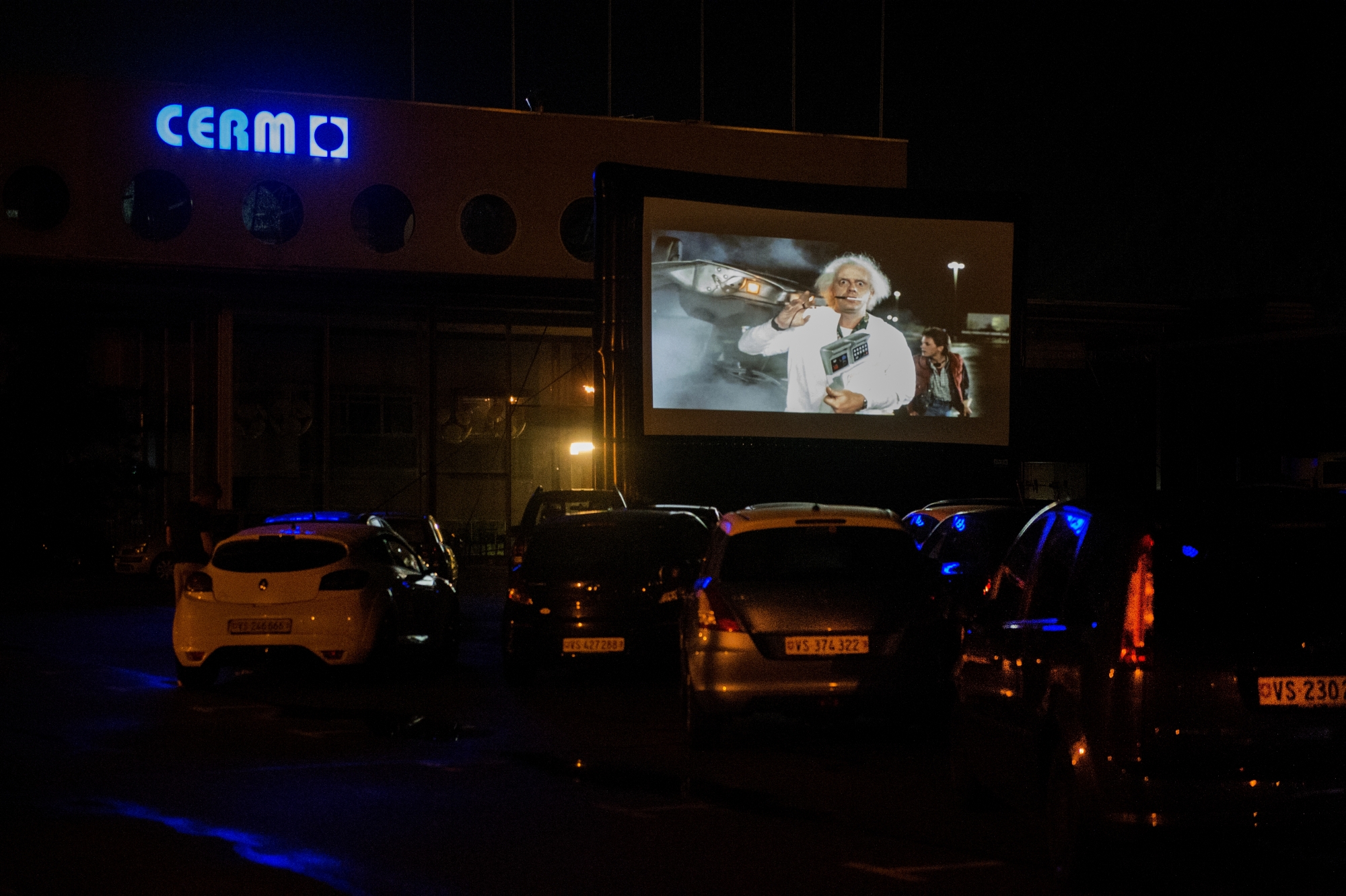 Martigny - 13 août 2015



Cour du CERM - Drive-In Cinema.

Les Valaisans semblent adhérer au principe d'assister à un film depuis leur voiture.



Sabine Papilloud/Le Nouvelliste