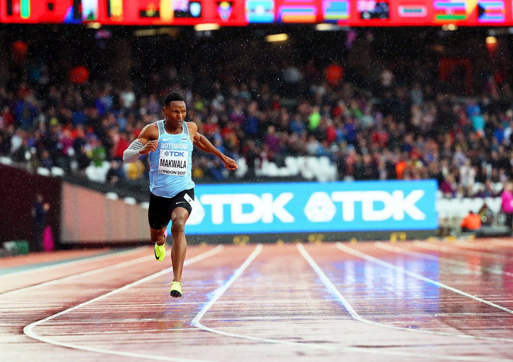 Isaac Makwala a enchaîné le 200 mètres en 20''20 alors qu'il n'avait pas pu courir lundi pour "raisons médicales".