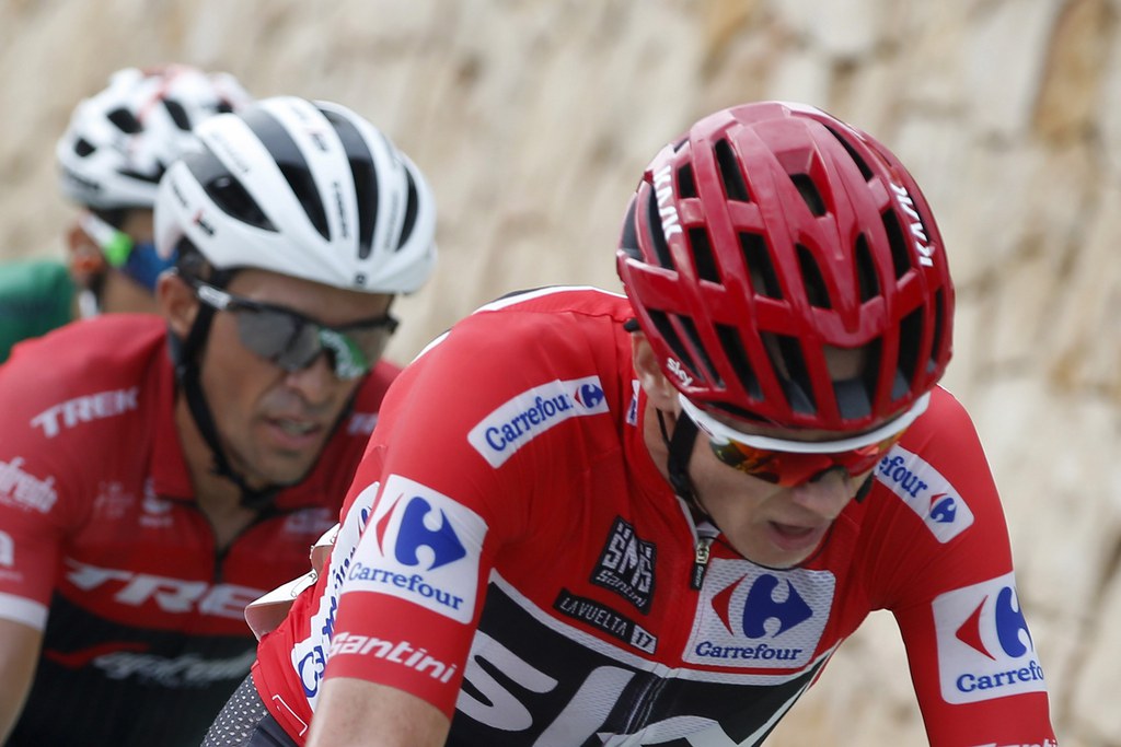 Chris Froome est tombé à deux reprises dans la descente qui menait les coureurs vers Antequera.